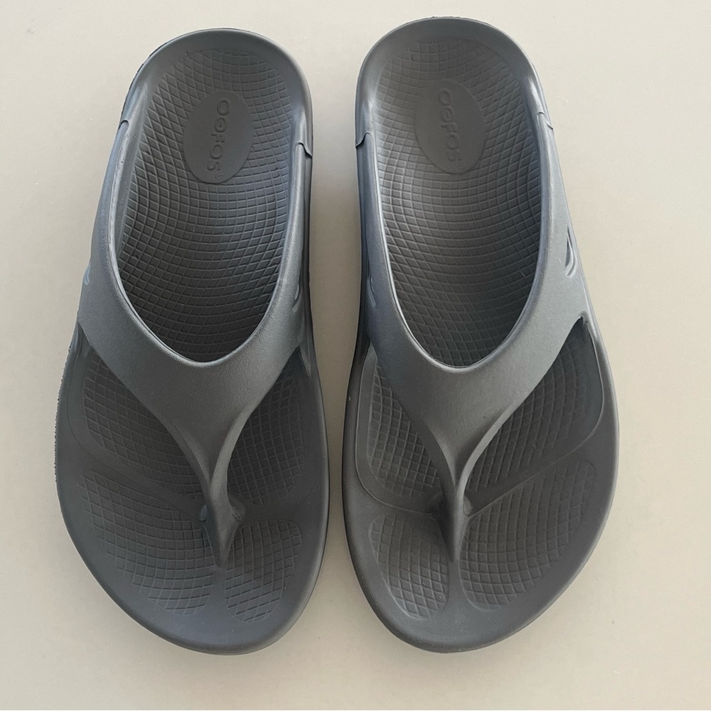 OOFOS Women's Gray Sandals